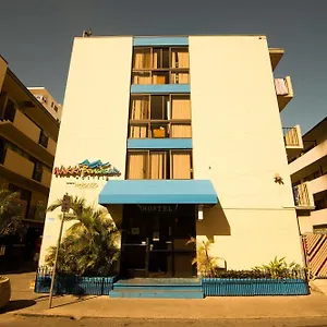 Waikiki Beachside Hostal